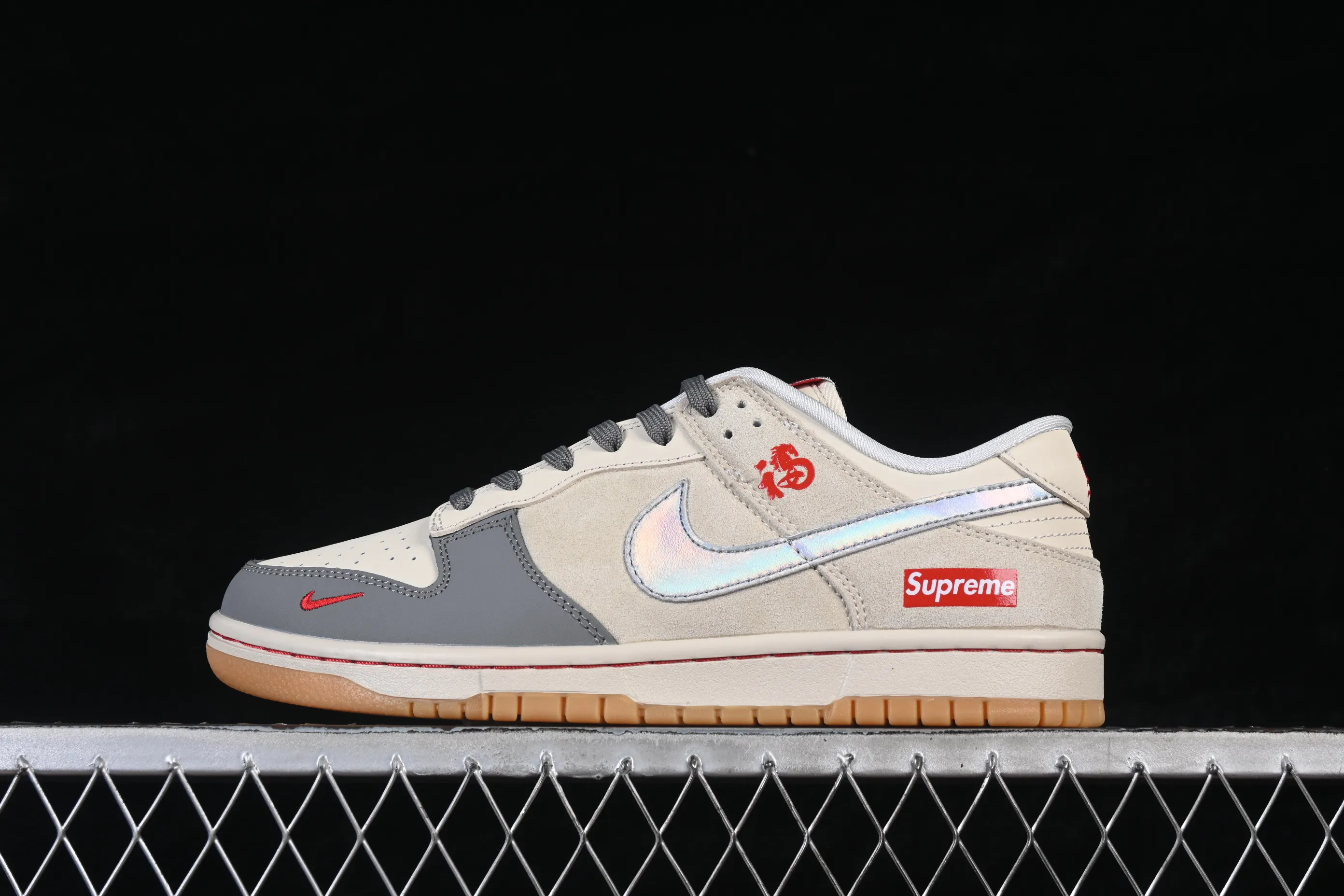All categories Nk SB Dunk Series Nk SB Dunk Low High-end customized low-top sneakers Nike SB Dunk Low Year of the Horse limited edition beige gray silver laser high-end customized low-top casual sneakers NH0601-482